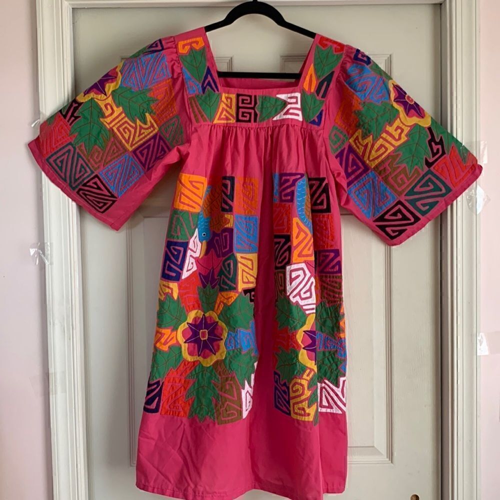 Mumu Caftan Lounge Dress Hand Appliquéd Exquisite Pink Birds